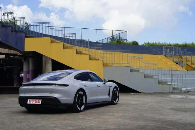 需多言保时捷Taycan 4开元棋牌试玩【路试】强者无(图3)