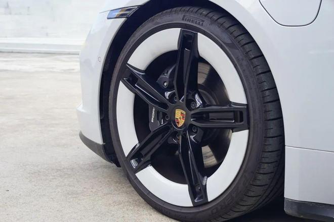 需多言保时捷Taycan 4开元棋牌试玩【路试】强者无(图6)