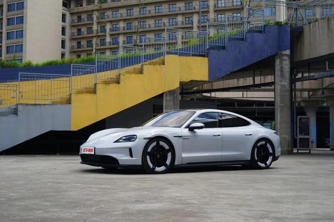 需多言保时捷Taycan 4开元棋牌试玩【路试】强者无(图11)